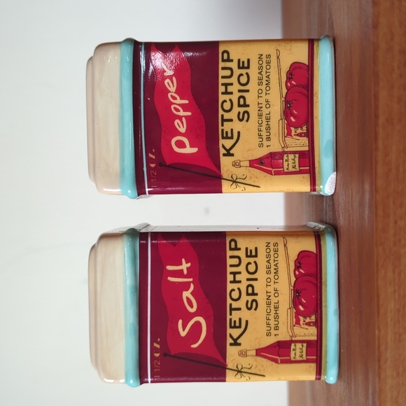 Other - Retro Red And Blue Ketchup And Spice Salt And Pepper Shakers